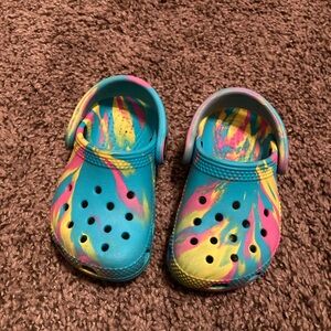 Crocs classic marble toddler shoes